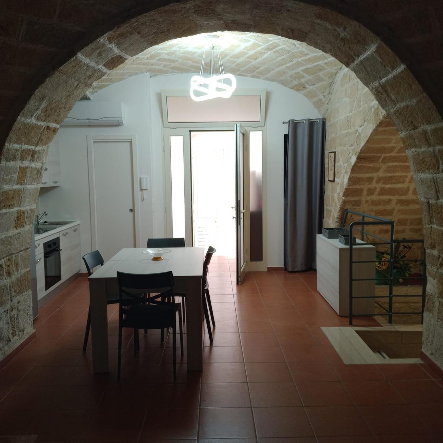 Casa Vacanza Nel Cuore Della Pietra Barletta Exteriér fotografie
