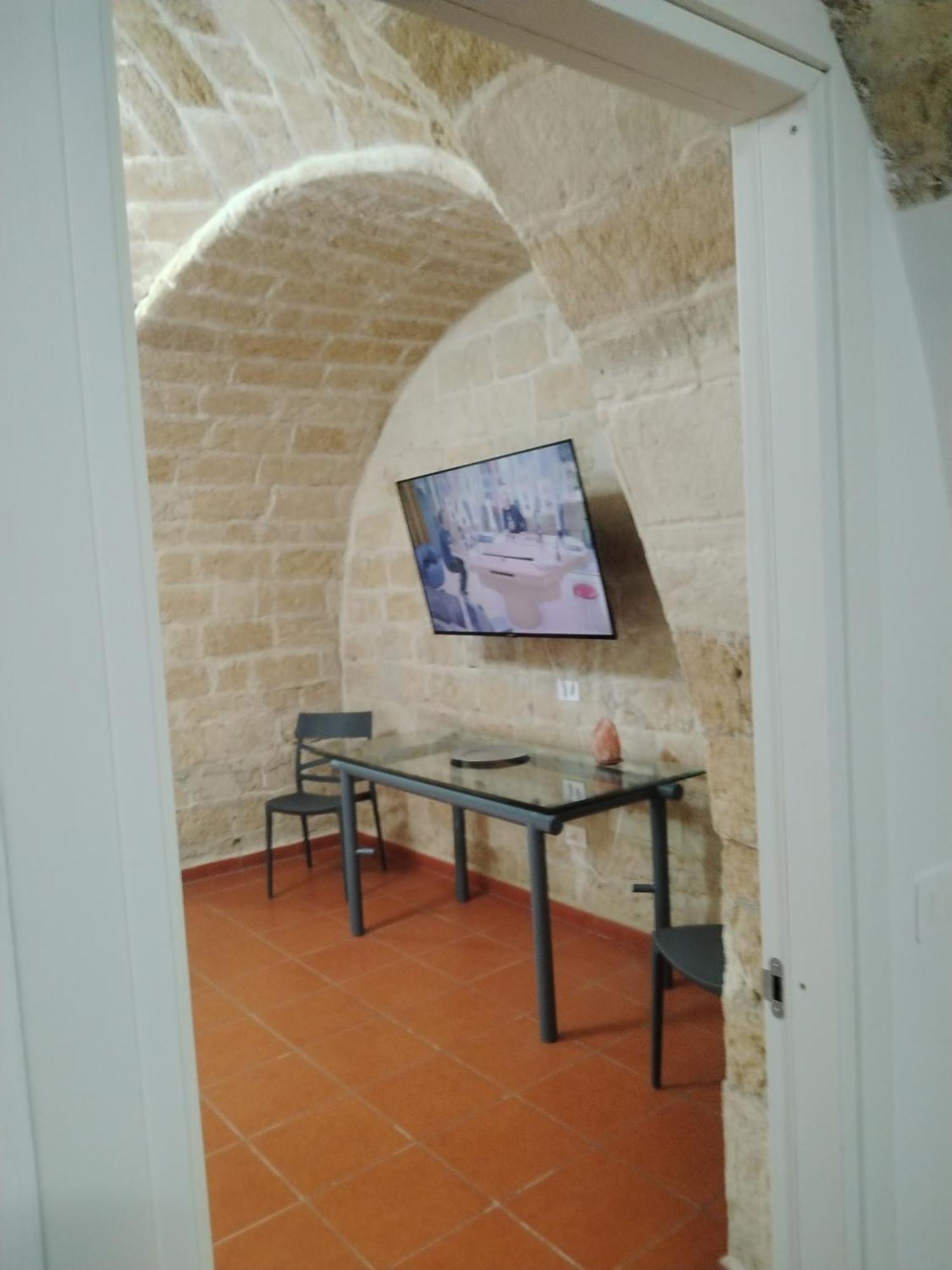Casa Vacanza Nel Cuore Della Pietra Barletta Exteriér fotografie